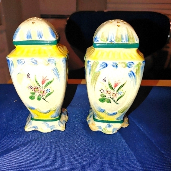 Marutomo Hand painted Antique set of Salt and Pepper shakers - Picture 6 of 11